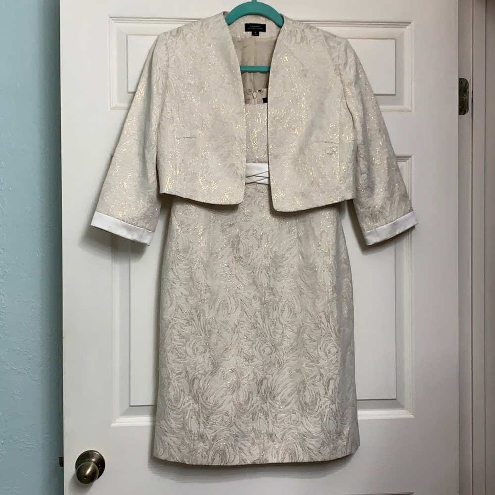Tahari 2 piece Dress suit, Size: 8 (EUC)
